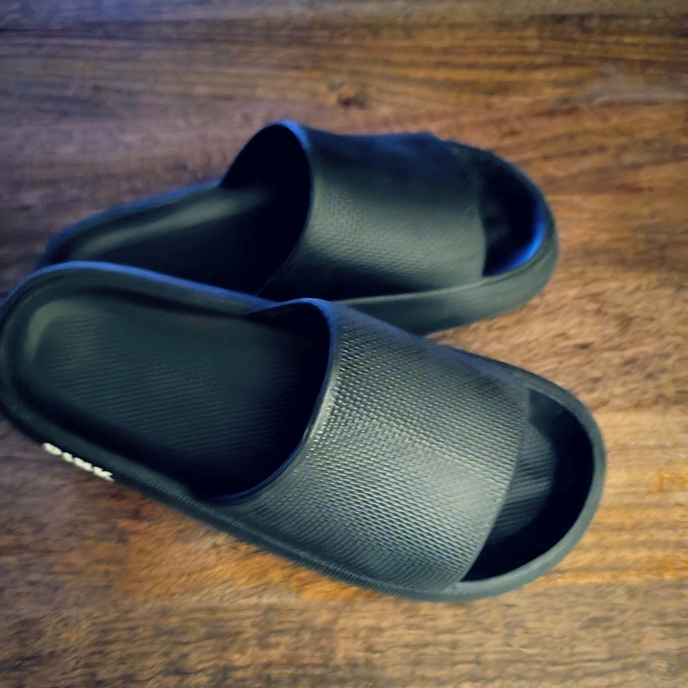 Victoria Secret (Pink) Sandals Black